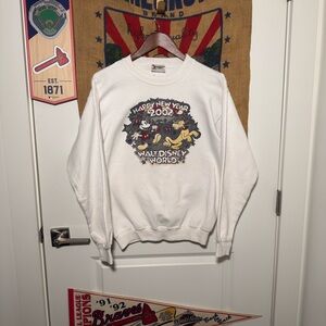 Y2K 2002 Walt Disney World White New Year Mickey Mouse and Pluto Sweater (M)